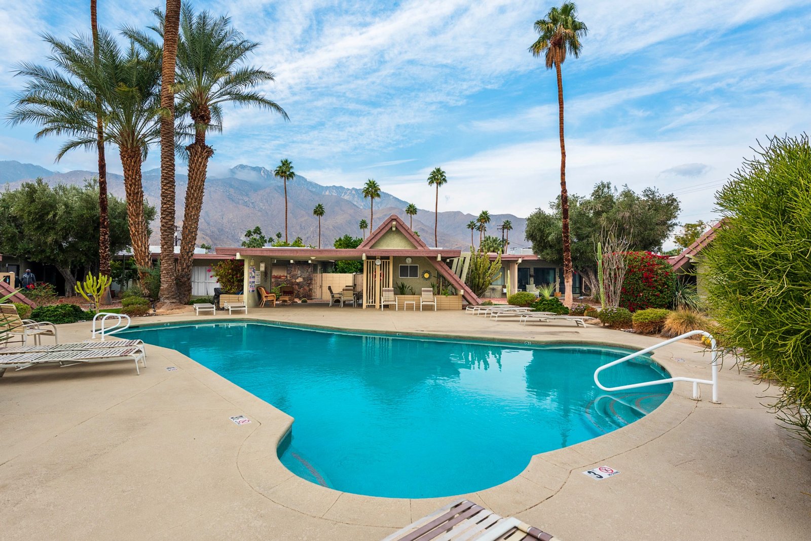 Mid-Century Modern architecture photographed by Jay Hooker