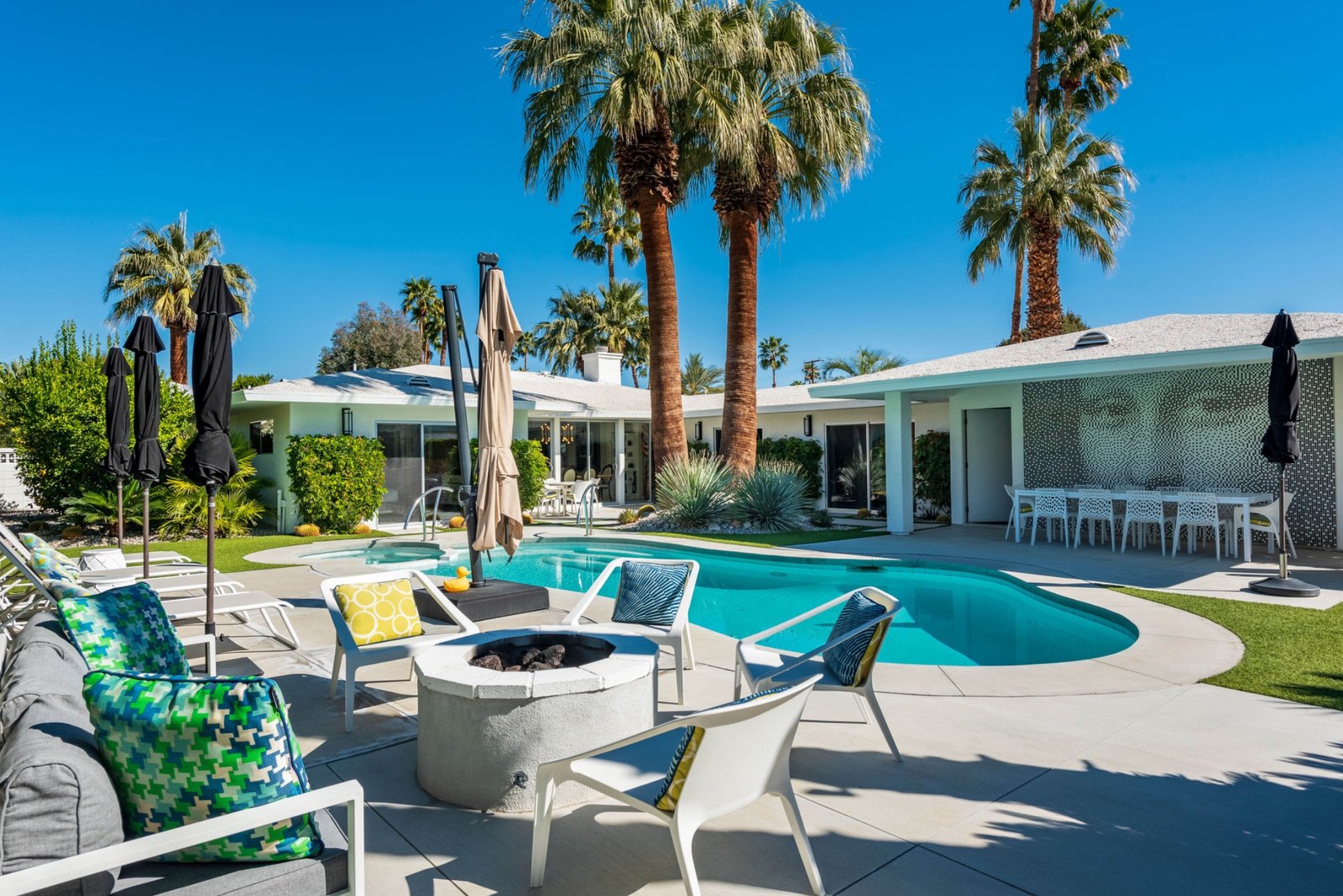 Mid-Century Modern architecture photographed by Jay Hooker